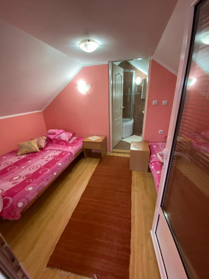 Sud ,,Antal I Olga,, Bed & Breakfast Skorenovac Exterior photo